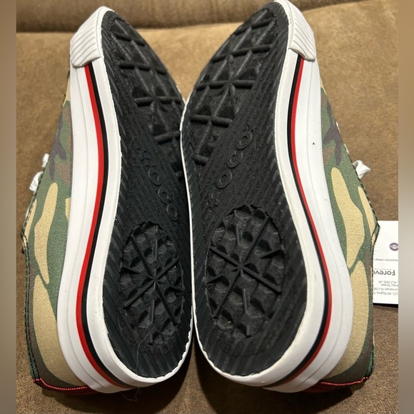 NWT- Arkansas Razorback Women’s Shoes - Picture 5 of 13